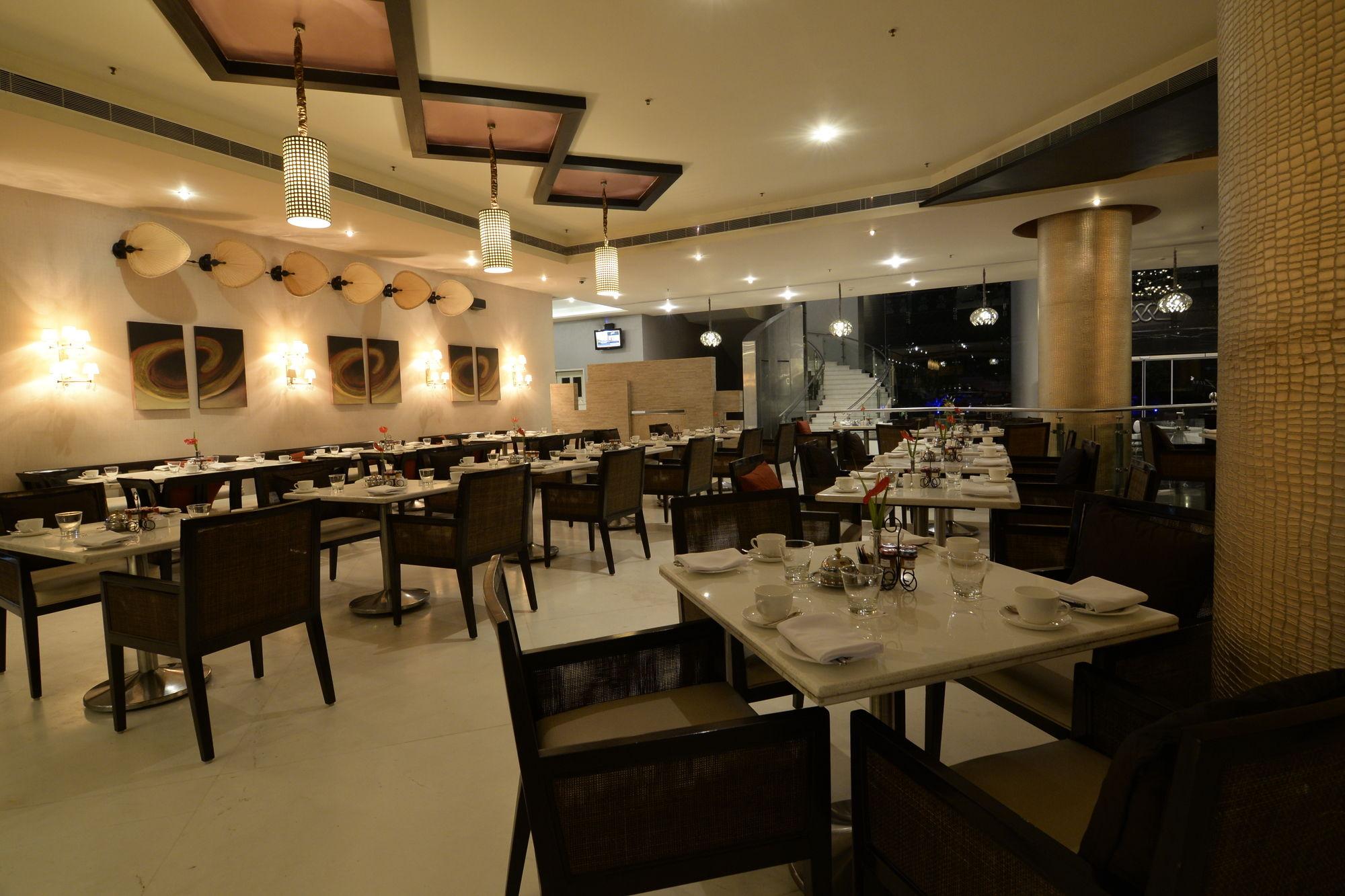 Отель The Zuri Whitefield Bengaluru Экстерьер фото